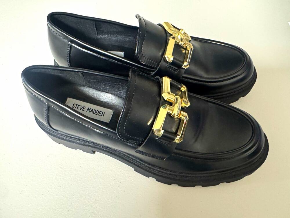 Steve Madden Women's Black Loafer Flats Slip On Gold Hardware Round Toe Comfort